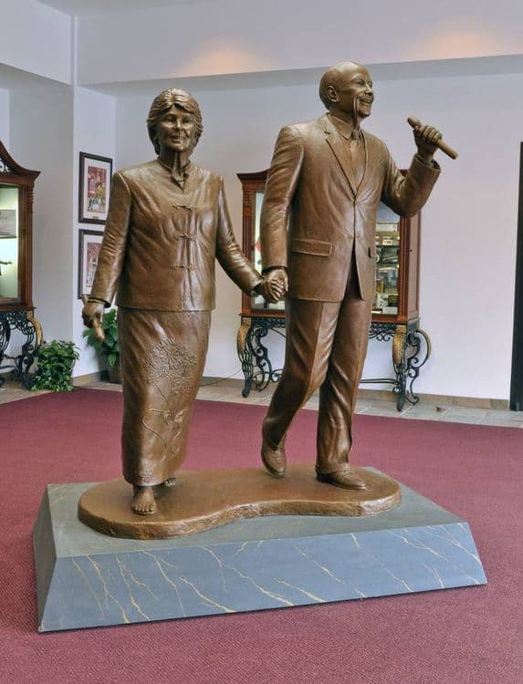 Monuments - Andy and Joan Horner - Thumbnail 3